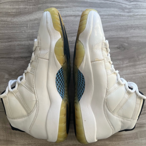 Jordan Retro 11 Columbia Size 11 Men’s - Picture 3 of 8